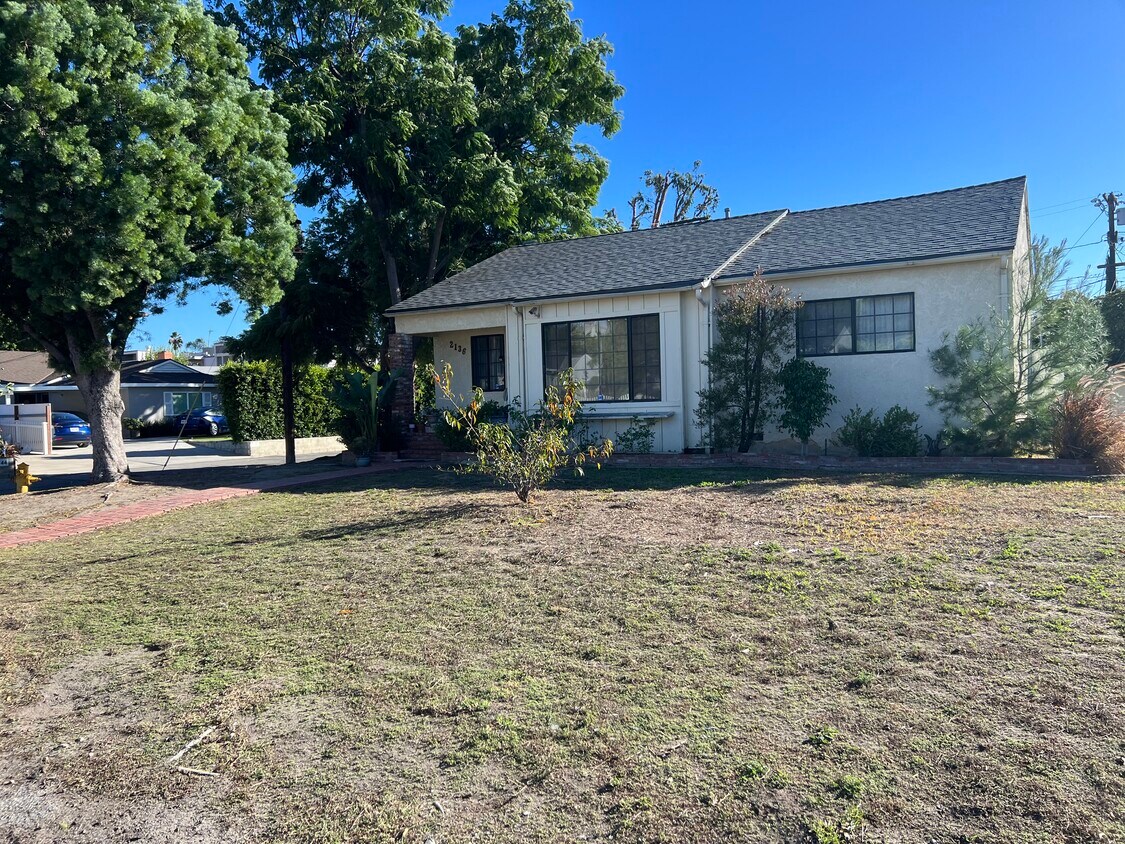 Corner lot. great backyard for dogs. Quiet family friendly neighborhood - 12136 Hatteras St