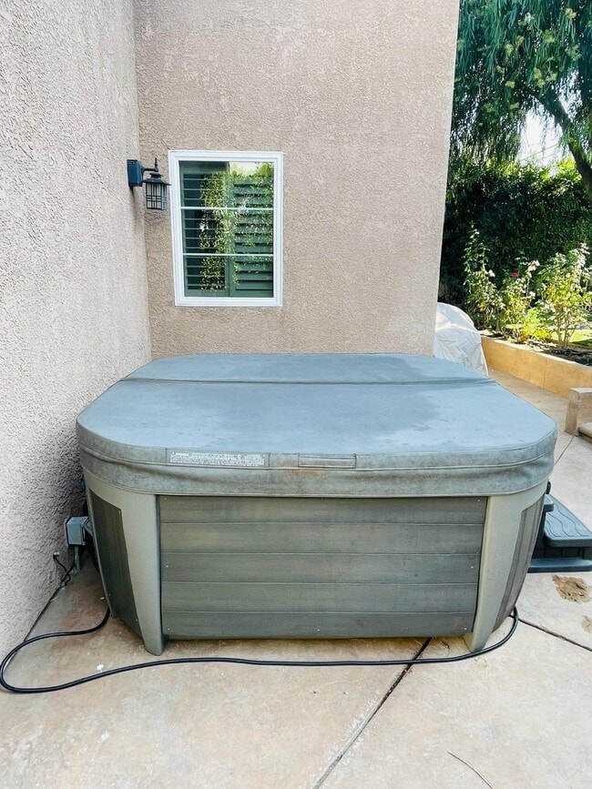 Foto del edificio - 17946 Valley Vista Blvd