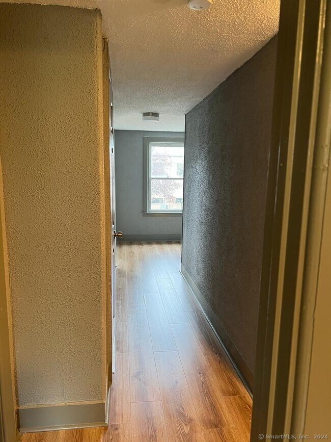 Building Photo - 2-8 S B St