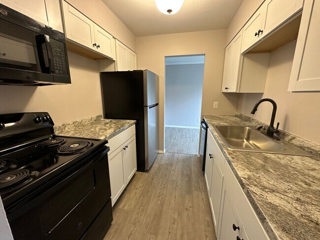 Foto del edificio - Westbrook Townhouses-2 BR, 1.5 Bath