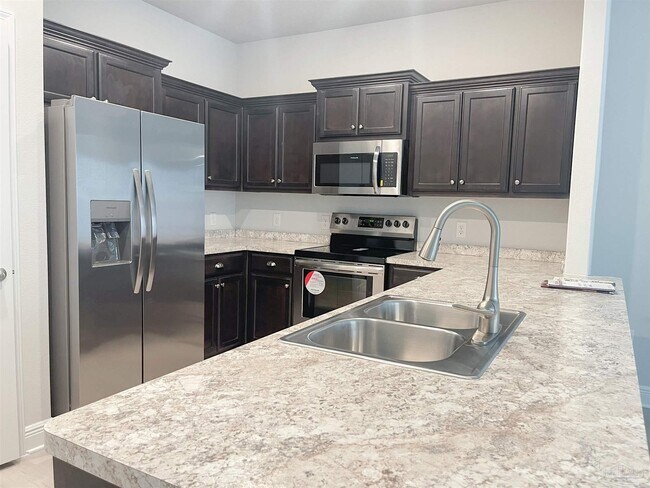Foto del edificio - 395 Hilburn Ln