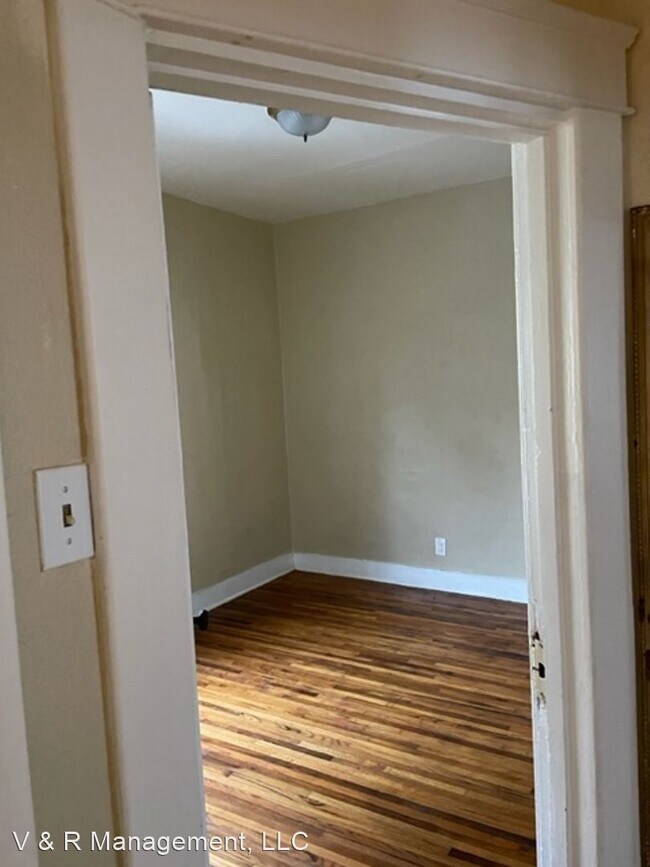 Building Photo - 3 br, 1.5 bath House - 560 14th St. NE