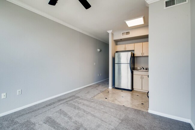 Foto del edificio - Top Floor Cortez Hill Studio with Western ...