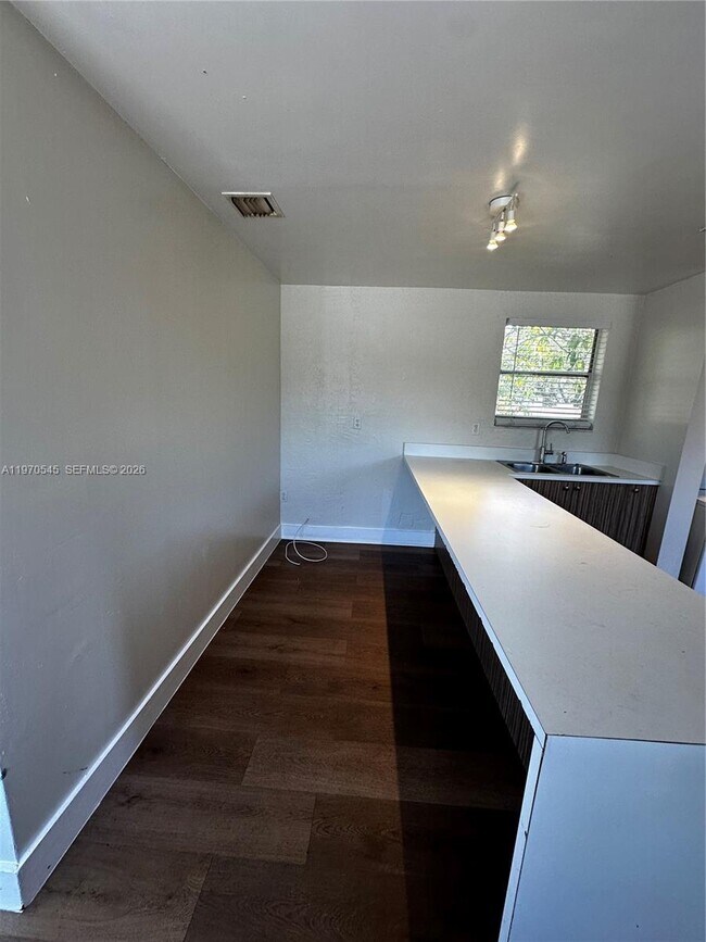 Building Photo - 5903 N Miami Ave