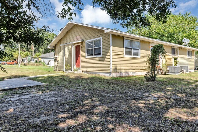 Foto del edificio - 5879 NW 1st St