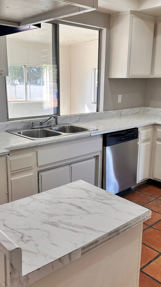 Foto del edificio - 12692 Senecio Ave