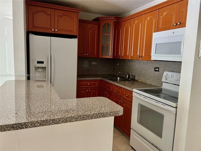 Foto del edificio - 7140 NW 179th St