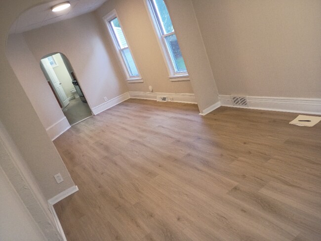 Foto del edificio - 137 Lockwood Ave