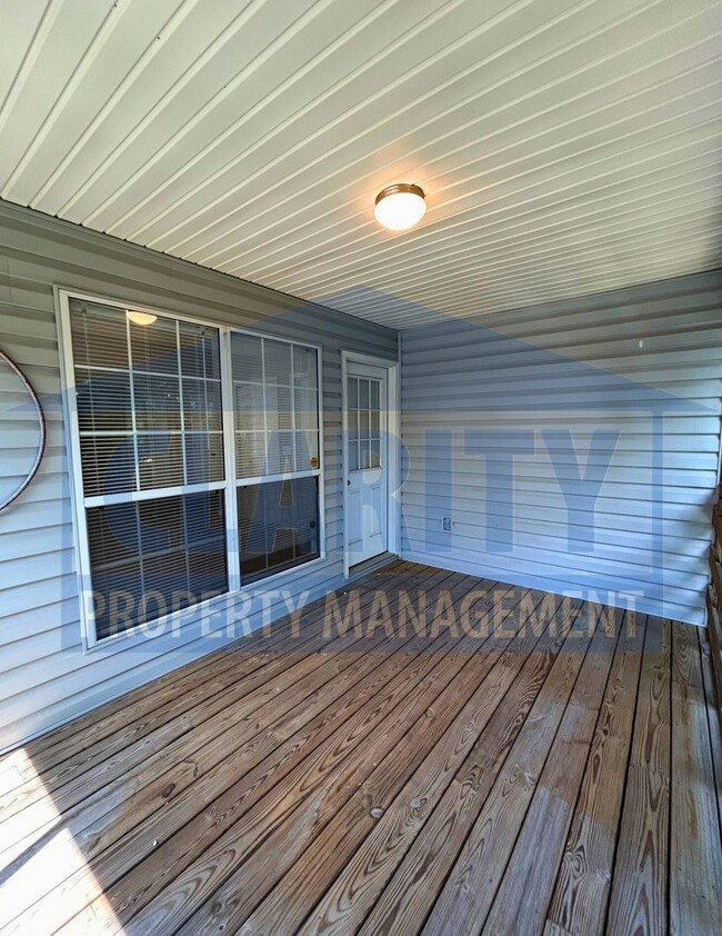 Building Photo - 3-bedroom condo w/ attached garage!