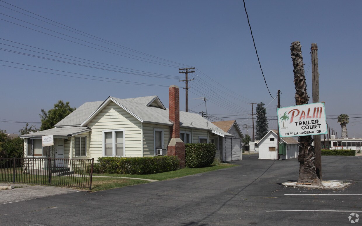 Building Photo - 997-1011 W La Cadena Dr