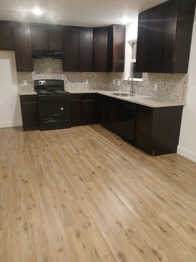 Foto del edificio - 729 Oak Landing Cir