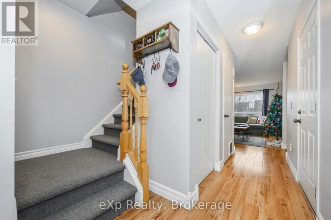 Photo du bâtiment - 51 McCurdy Rd