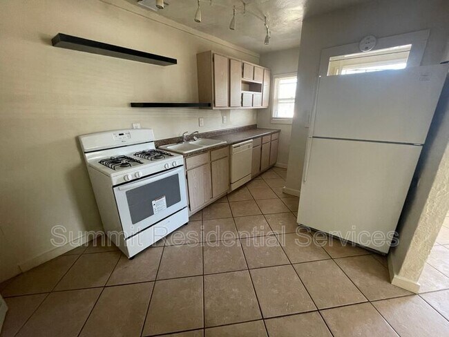 Building Photo - 3558 E Fairmount St