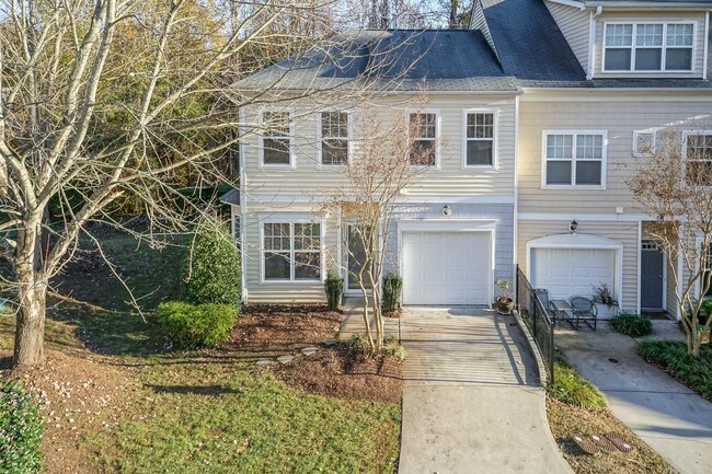 Building Photo - 546 Elm Ave