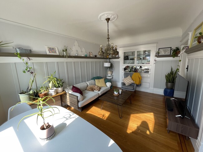 Living Room - 614 San Bruno Ave