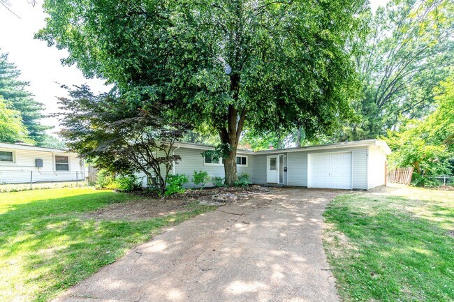 Building Photo - 780 Pebble Ln