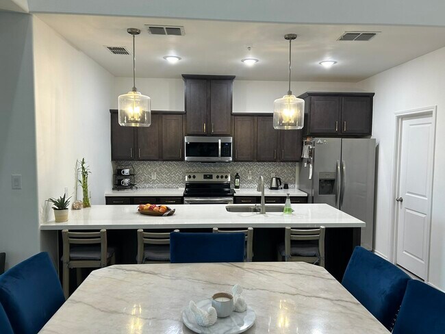 Foto del edificio - 9925 Kaspar Dr