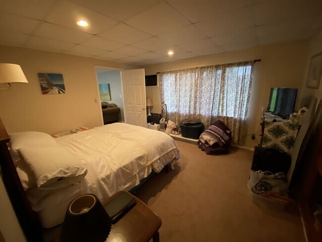 Bedroom with large closet space and attached bath - 4239 E Genesee Street Rd