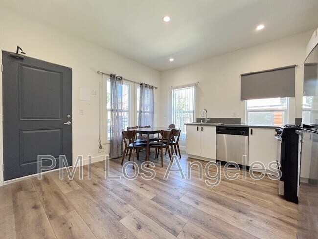 Foto del edificio - 1580 W 30th St