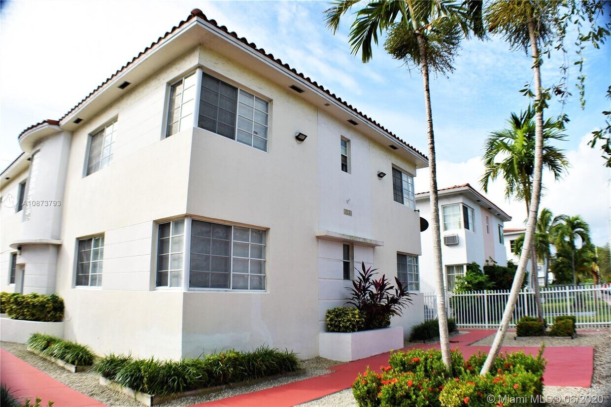 Primary Photo - 1228 Marseille Dr