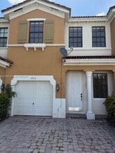 Building Photo - 1713 SW Umbria St