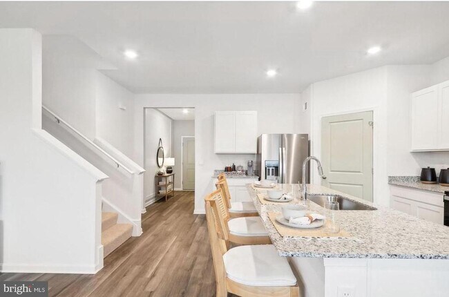 Foto del edificio - 124 Woodford Dr