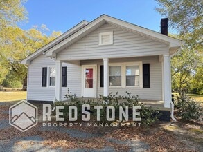 Building Photo - 927 E Haggard Ave