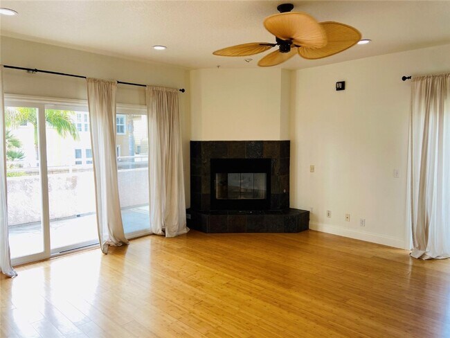 Foto del edificio - 20812 Beach Blvd