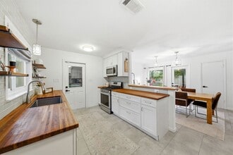 Building Photo - 7962 Cedel Dr