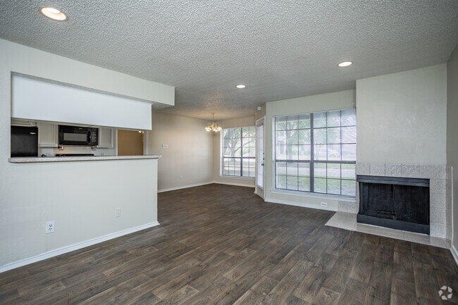 2BR, 2BA - B2 - Living Area - Lake Meadows