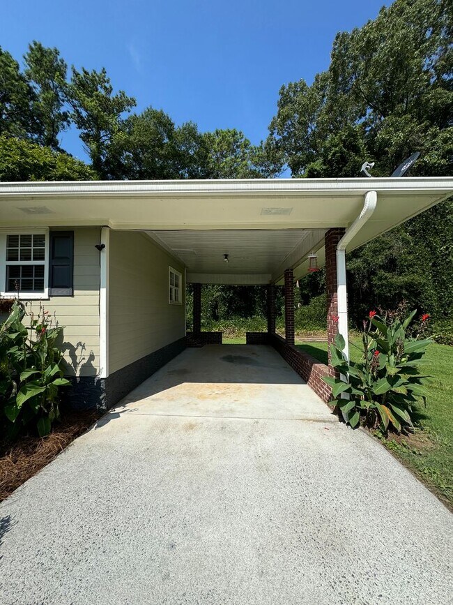 Foto del edificio - Nice 4/1.5 House in Lindale- $1,395