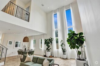 Building Photo - 2851 SW 38th Ct
