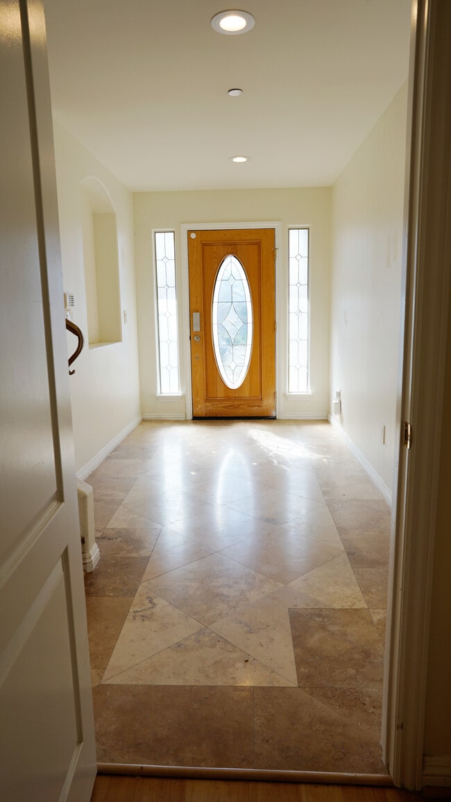 Building Photo - 3780 Lenawee Ave