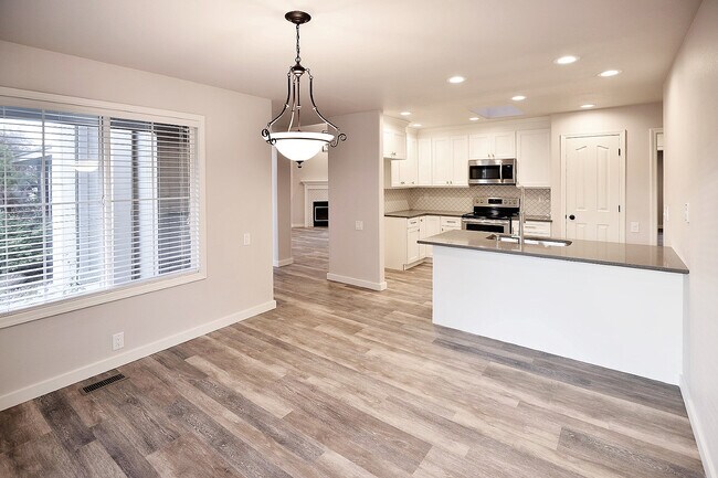 Foto del edificio - 2340 N Warwick Ave