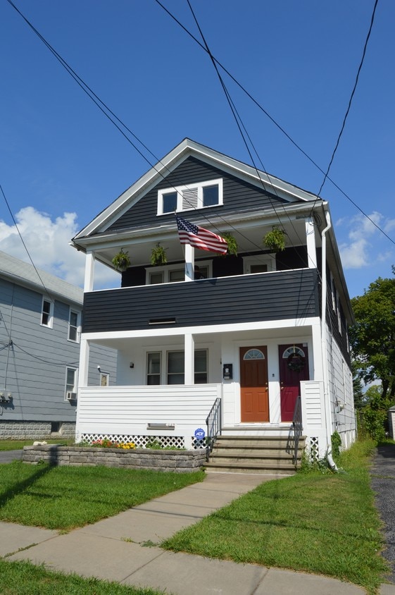 Front Porch - 335 Woodbine Ave