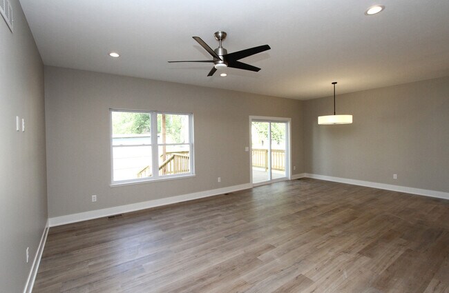 Building Photo - 721 S 41st Cir