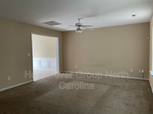 Foto del edificio - 5549 Peachwood Dr