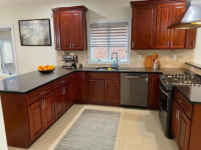 Foto del edificio - 436 Lawton Ave