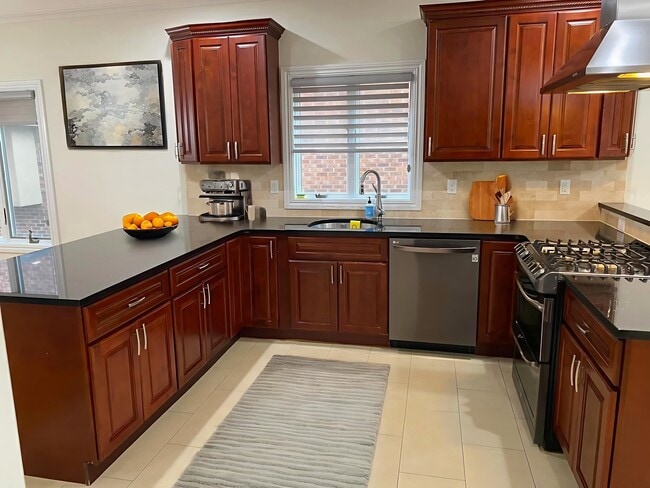 Building Photo - 436 Lawton Ave