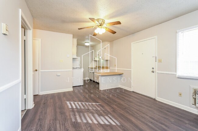 Building Photo - ***Accepting Housing Vouchers*** Modern 1-...