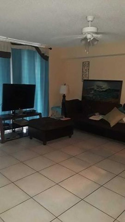 Foto del edificio - 1701 Village Blvd
