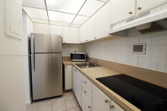 Building Photo - 1000 West Ave