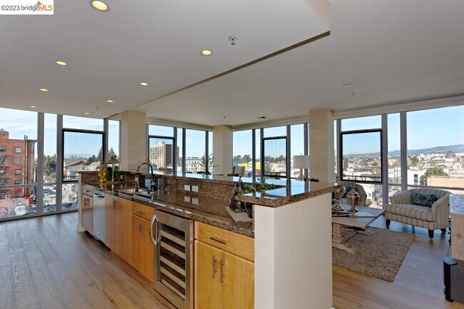 Foto del edificio - 438 W Grand Ave