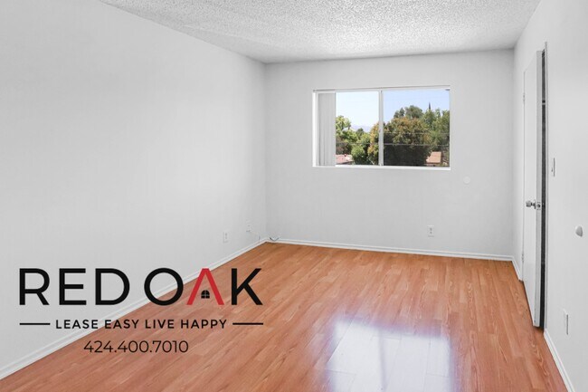 Foto del edificio - One Bedroom With Tons of Natural Light, Ki...