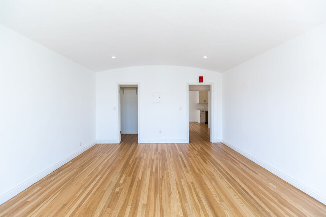Interior Photo - 3820 Scott