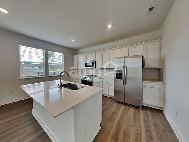 Building Photo - 9045 Lucy Dr