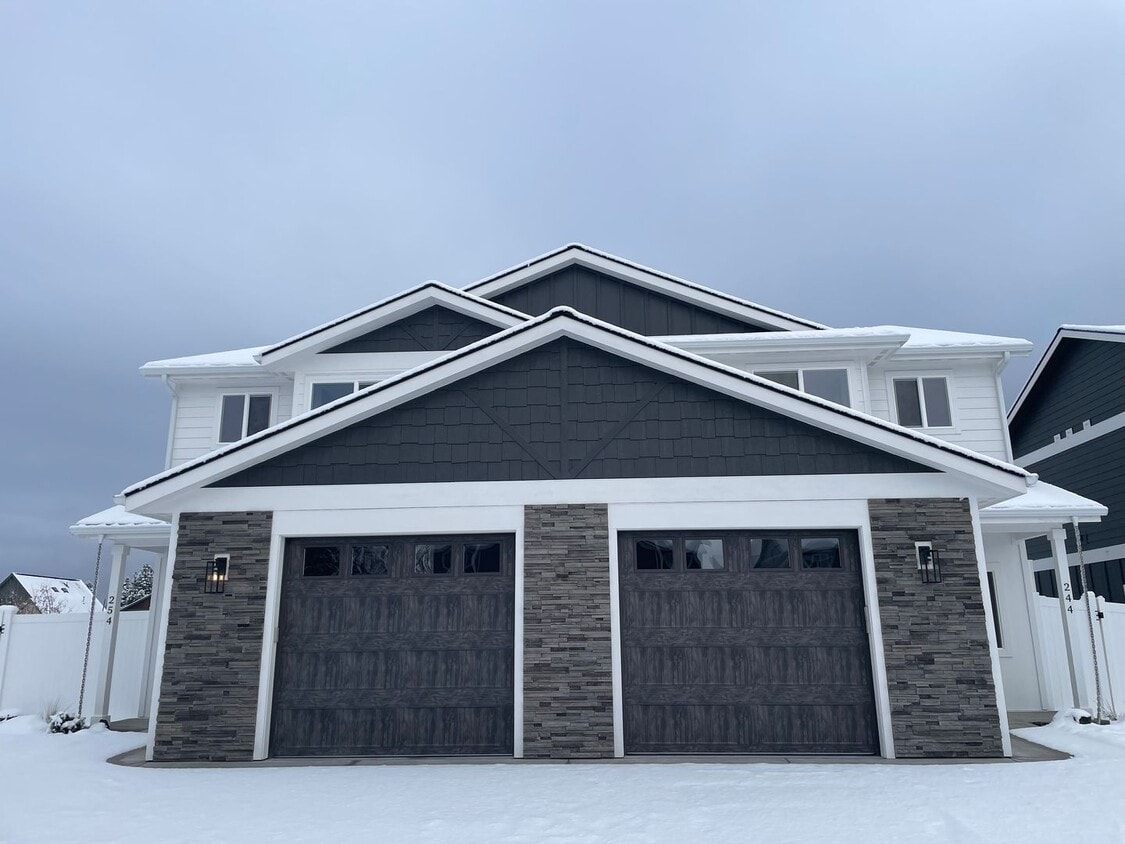 Primary Photo - Brand New Hayden Townhome