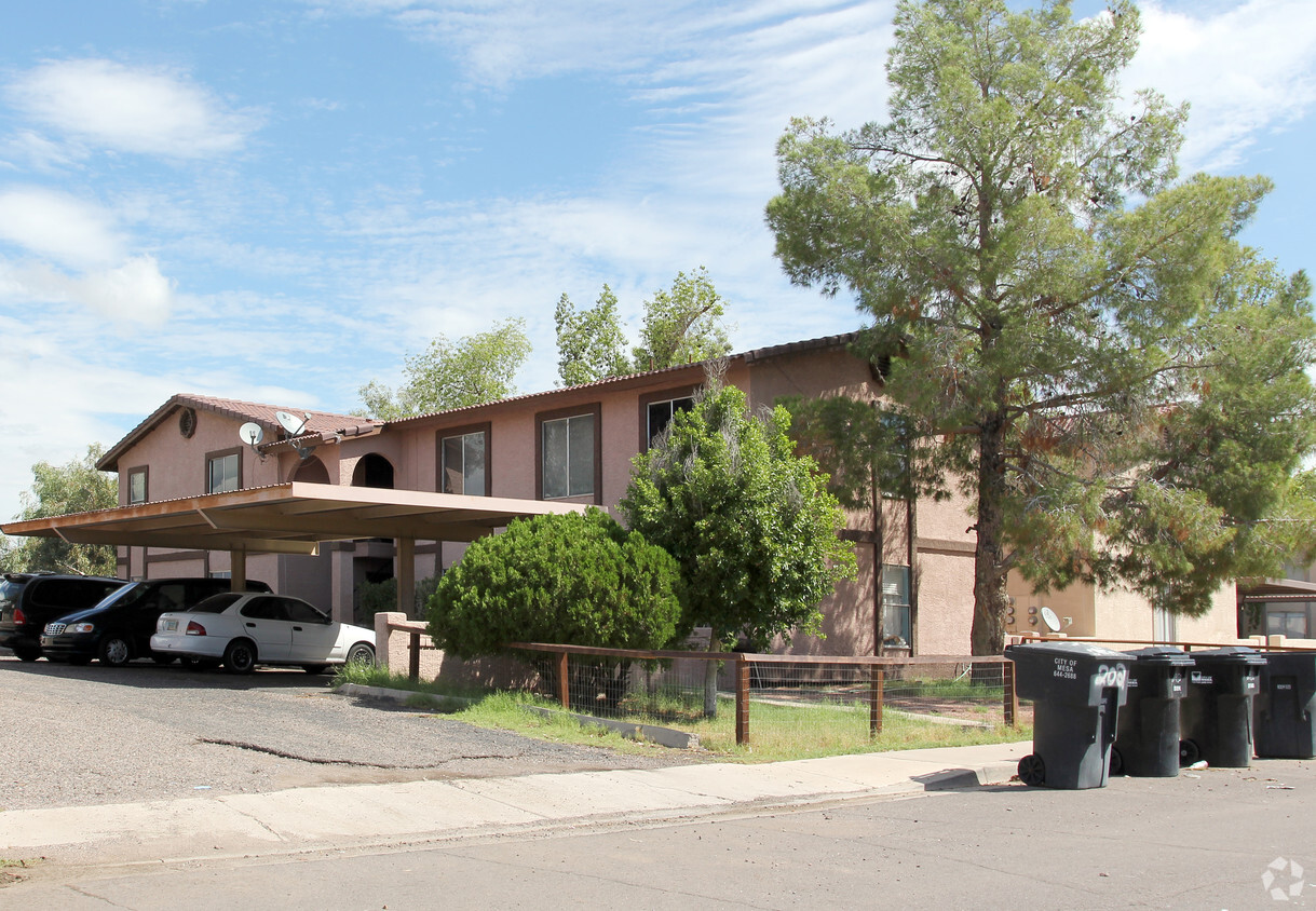 Primary Photo - 2950 E Cicero St