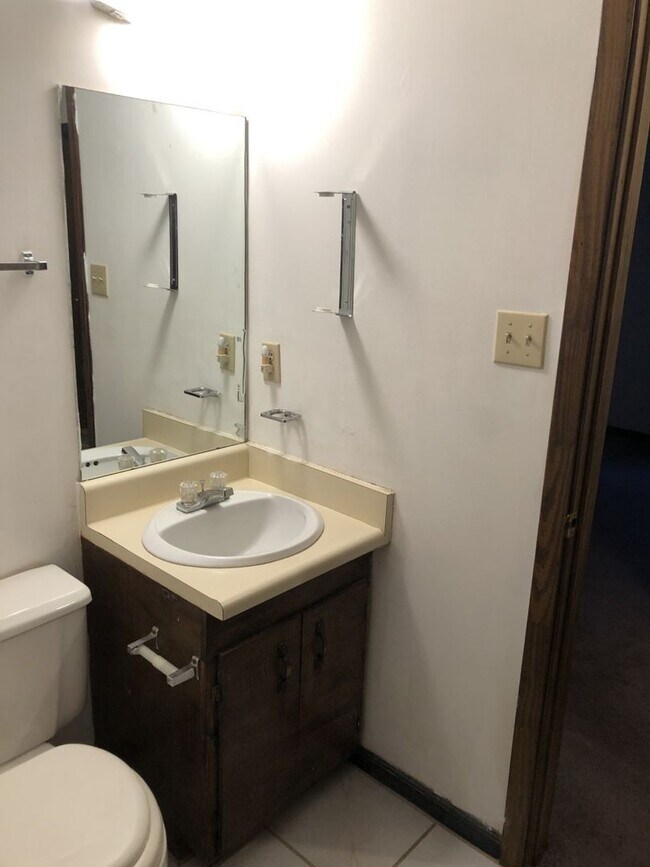 Foto del edificio - THREE BEDROOM HOME