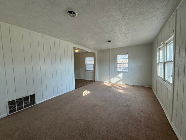 Building Photo - 720 Birch Dr